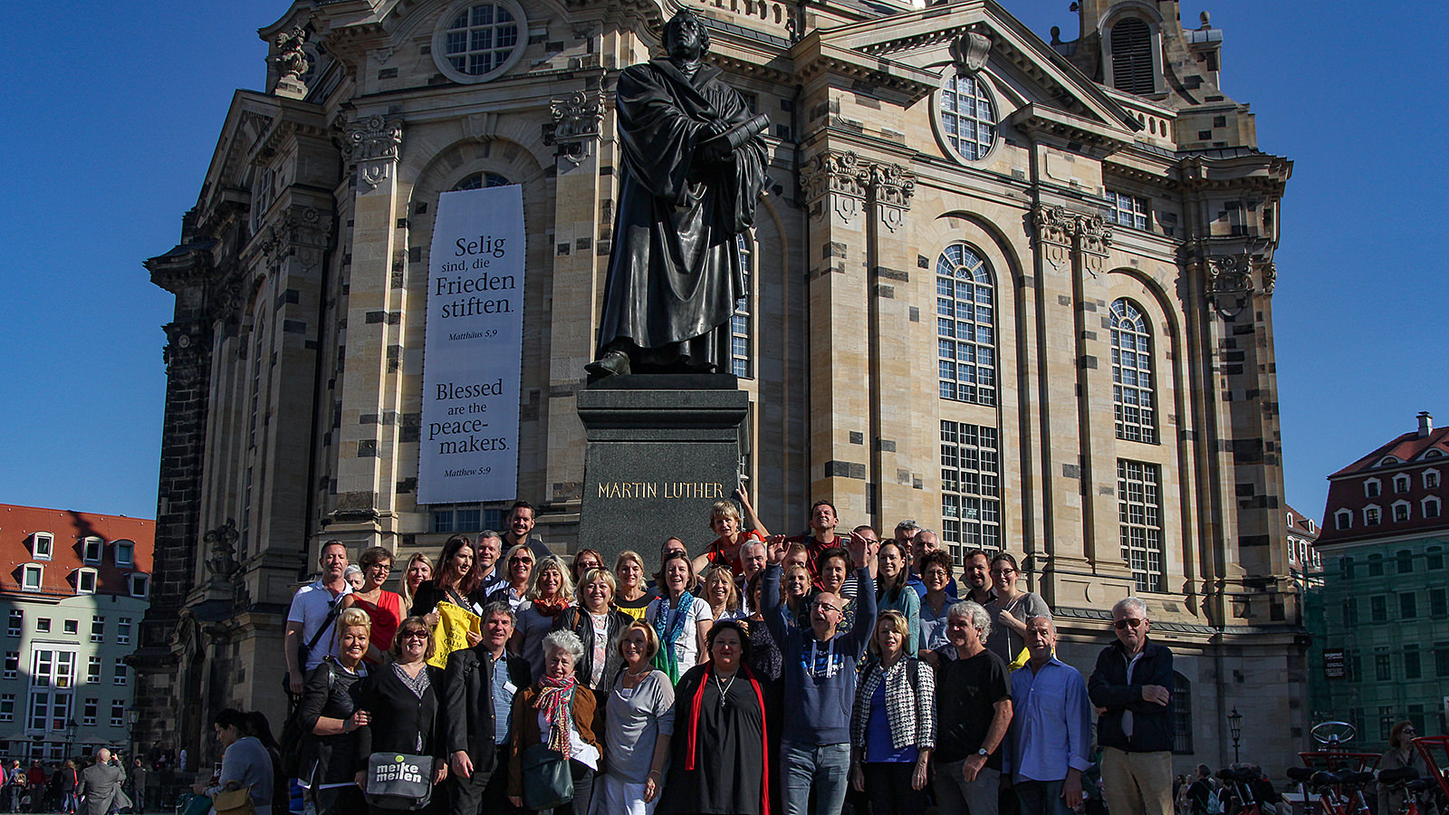 Gruppenfoto vor der Frauenkirche; Foto: Achim Sperber
