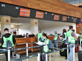 Der BER wird derzeit auf Herz und Nieren geprüft: Flughafentester beim Speedy Boarding. (Foto: Heidi Diehl)