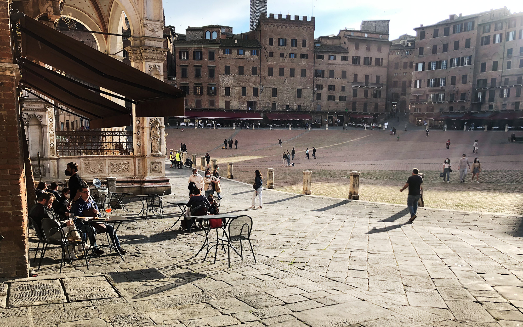 Anke Pedersen freut sich über den ungewohnten Anblick leerer Plätze und Straßen in Siena.